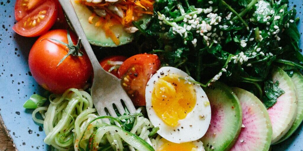 Top 10 Psychological Tricks to Eat Less And Save Money
