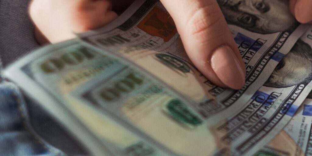 10 Reasons Why Paying in Cash is Better Than Using Credit